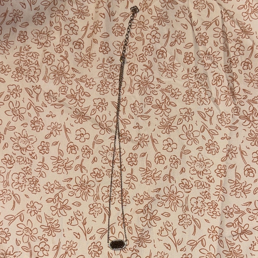 Kendra Scott Silver Oval Pendant Necklace - Picture 2 of 3